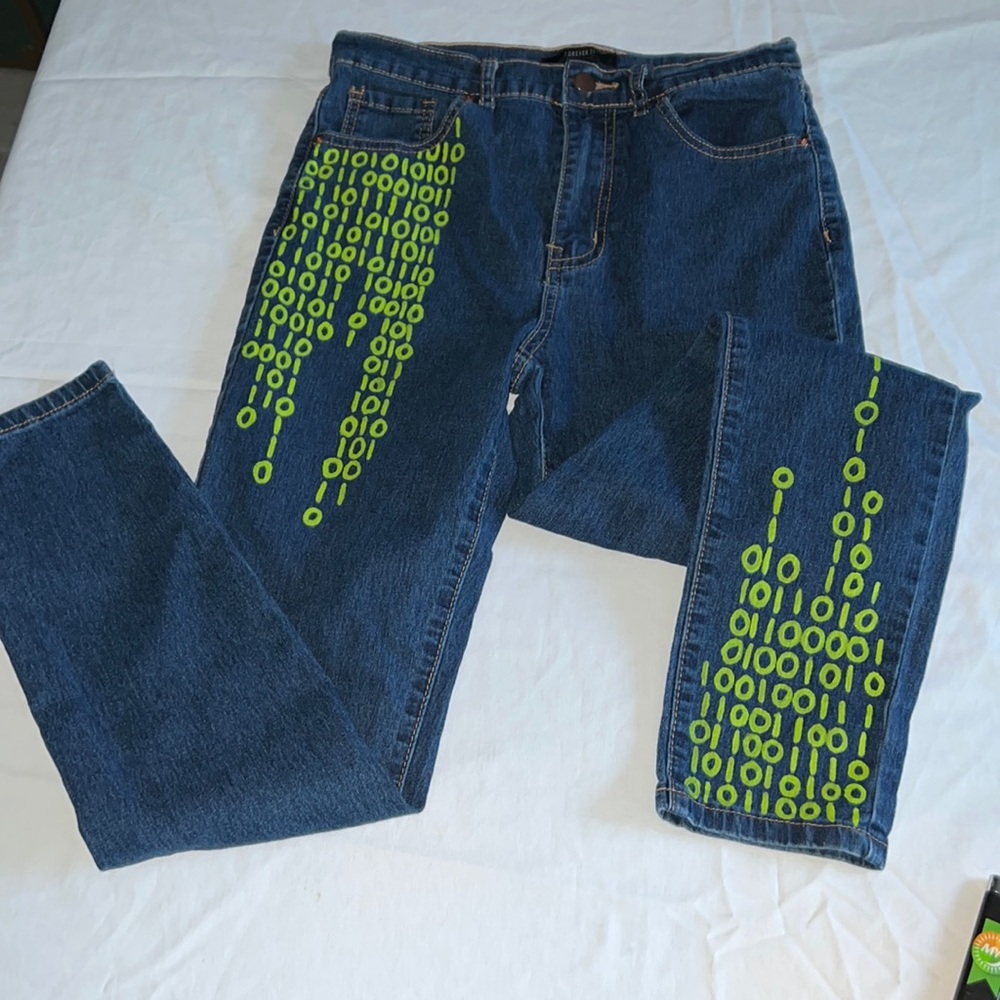 FOREVER 21. JEANS. SIZE 26. WOMENS